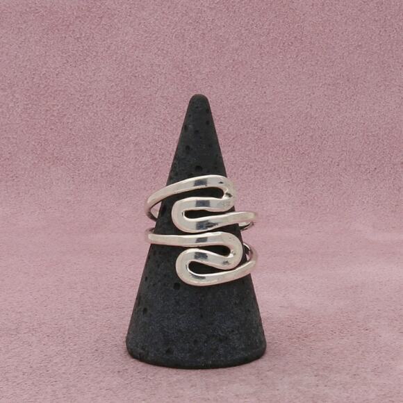 Sterling Jewelry - sterling silver wavy loops ring size 8.5